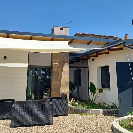 Agradable bungalow con jardin y chimenea Hinojosa de San Vicente Exterior foto
