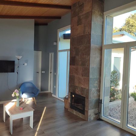 Agradable bungalow con jardin y chimenea Hinojosa de San Vicente Exterior foto