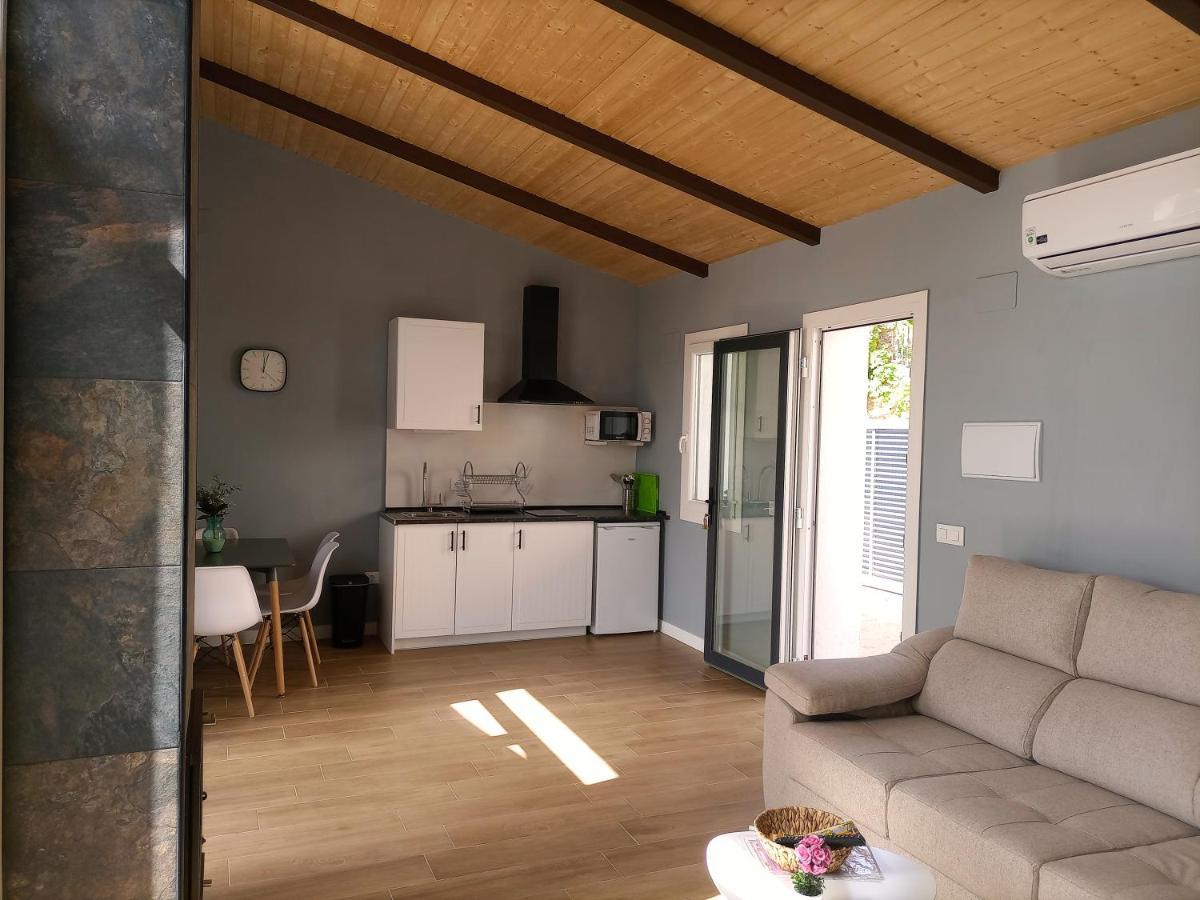 Agradable bungalow con jardin y chimenea Hinojosa de San Vicente Exterior foto