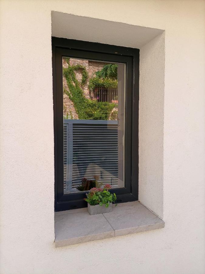 Agradable bungalow con jardin y chimenea Hinojosa de San Vicente Exterior foto