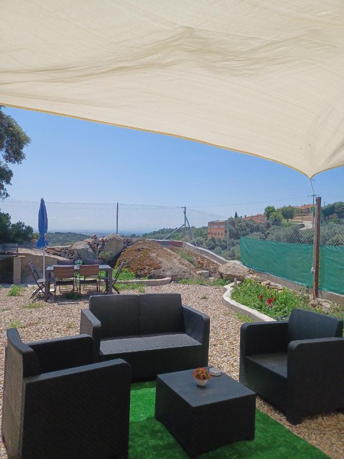 Agradable bungalow con jardin y chimenea Hinojosa de San Vicente Exterior foto