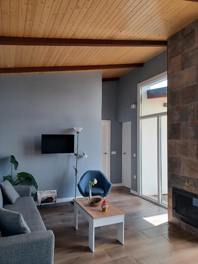 Agradable bungalow con jardin y chimenea Hinojosa de San Vicente Exterior foto