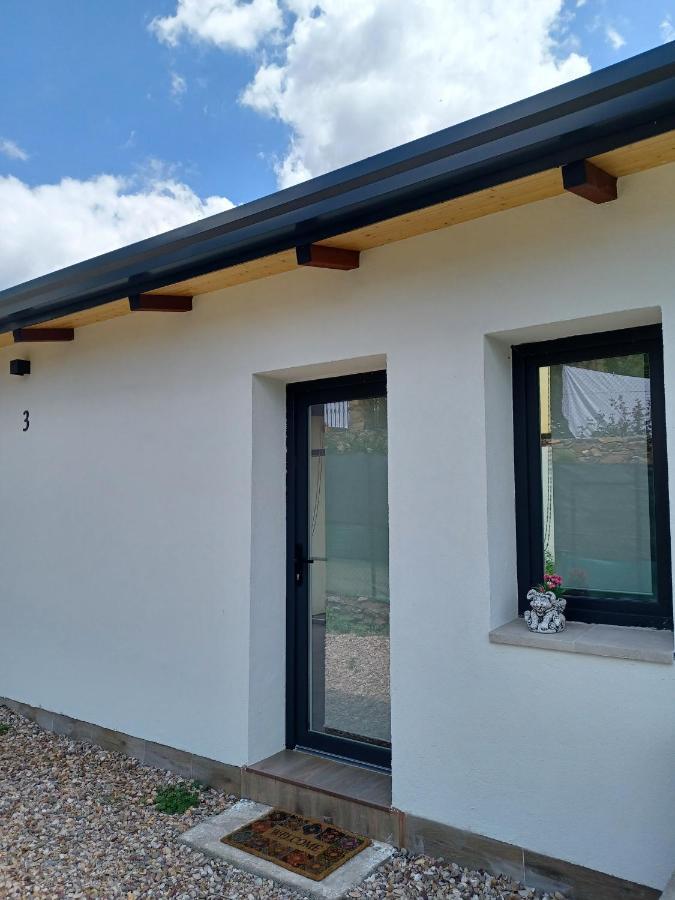 Agradable bungalow con jardin y chimenea Hinojosa de San Vicente Exterior foto