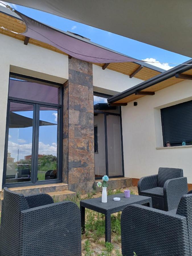 Agradable bungalow con jardin y chimenea Hinojosa de San Vicente Exterior foto