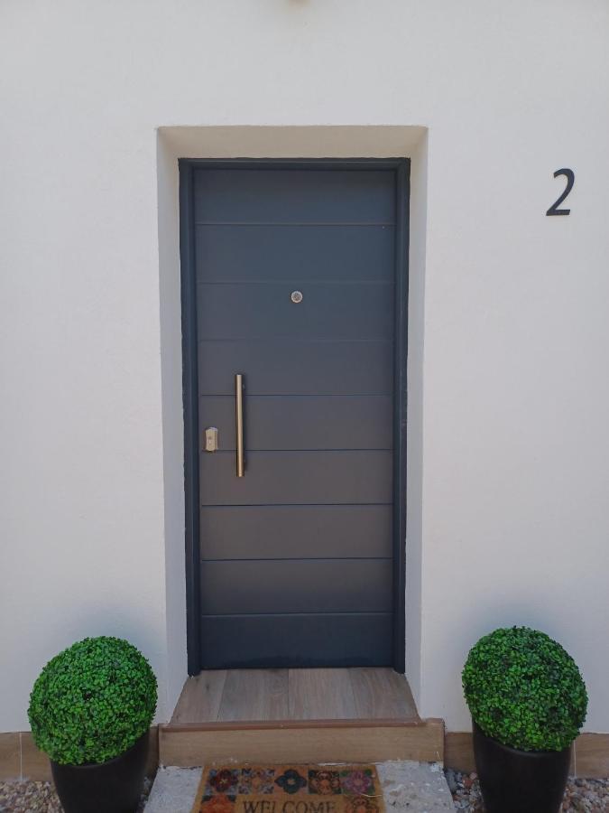 Agradable bungalow con jardin y chimenea Hinojosa de San Vicente Exterior foto