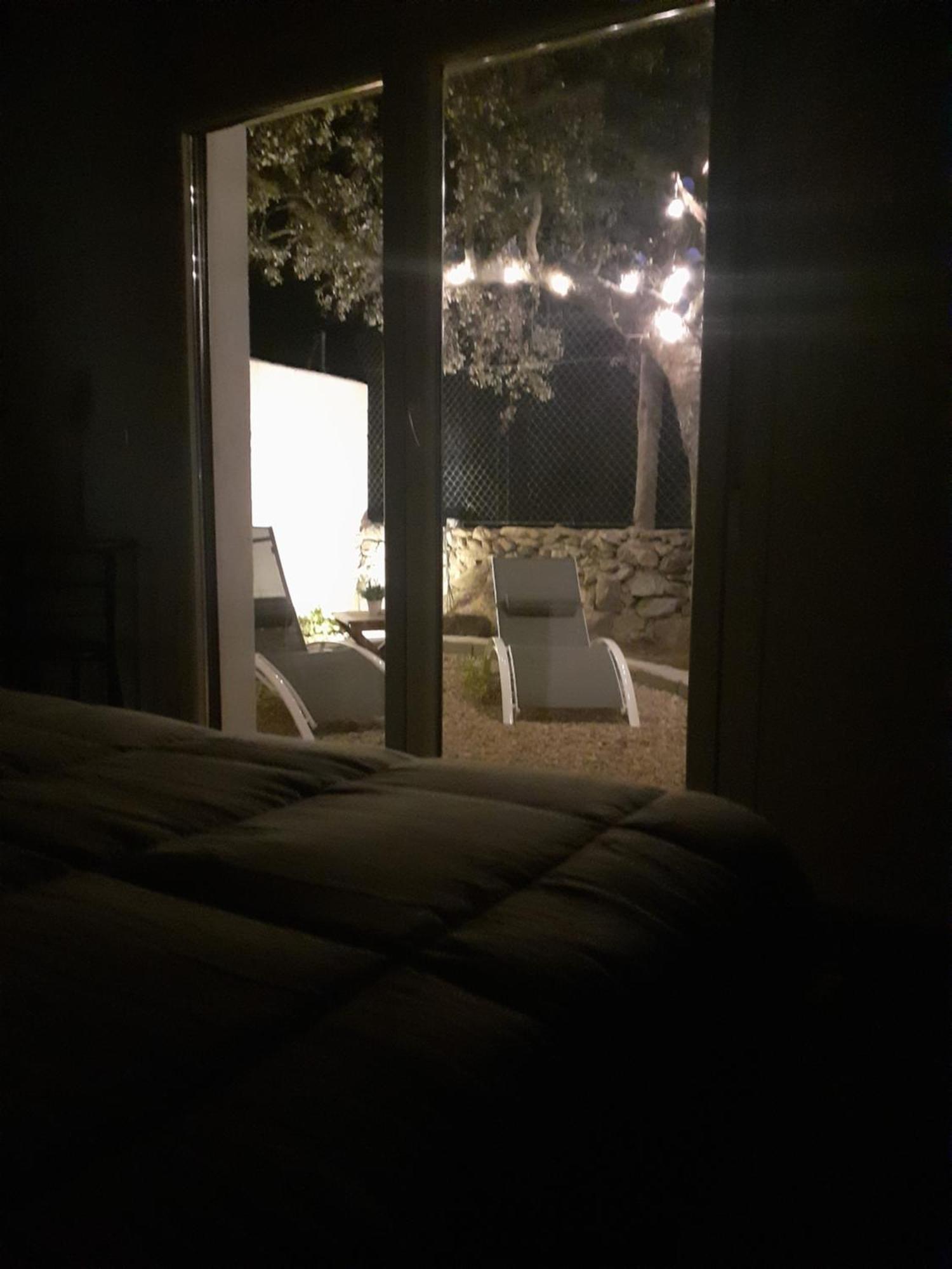 Agradable bungalow con jardin y chimenea Hinojosa de San Vicente Exterior foto