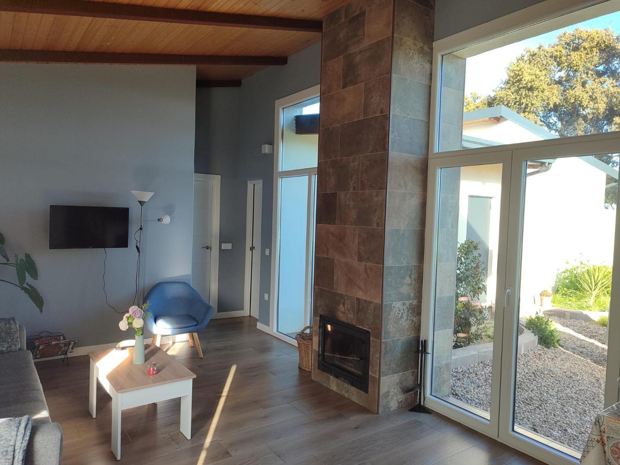 Agradable bungalow con jardin y chimenea Hinojosa de San Vicente Exterior foto