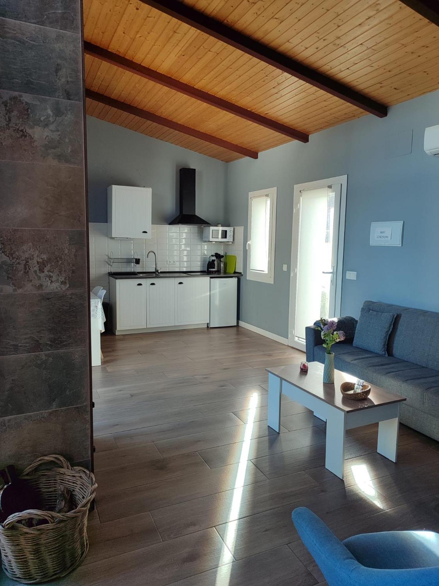 Agradable bungalow con jardin y chimenea Hinojosa de San Vicente Exterior foto