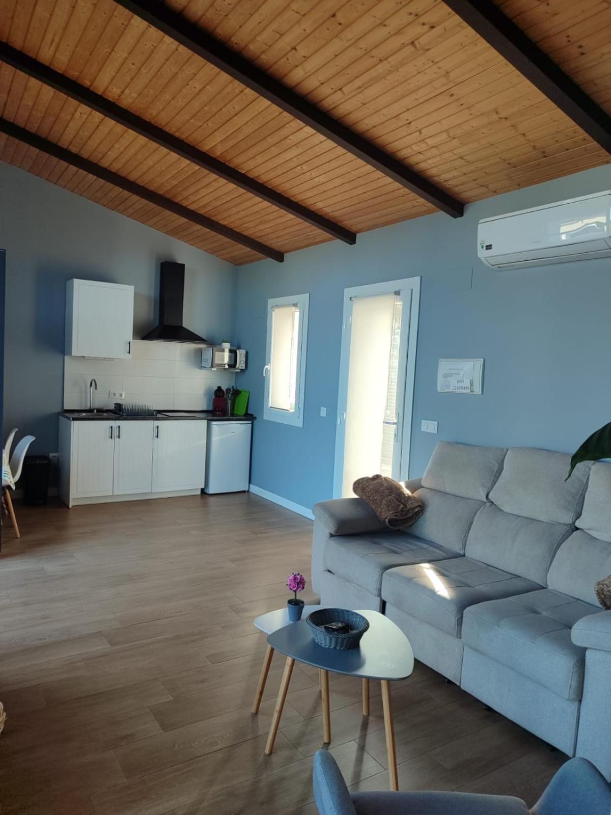 Agradable bungalow con jardin y chimenea Hinojosa de San Vicente Exterior foto